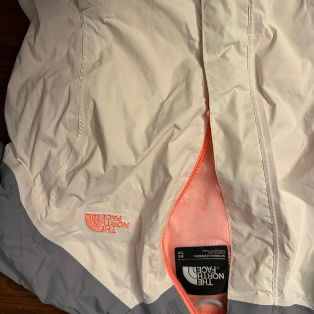 The North Face Women’s Windbreaker Rain jacket size XS - Picture 4 of 8